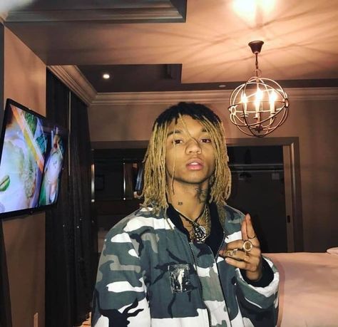 Swae Lee Pfp, Sway Lee, Sremm Life, Dope Pics, Swae Lee, Dreadlocks Men, Blonde Dreadlocks, Hairstyle Black, Male Singers