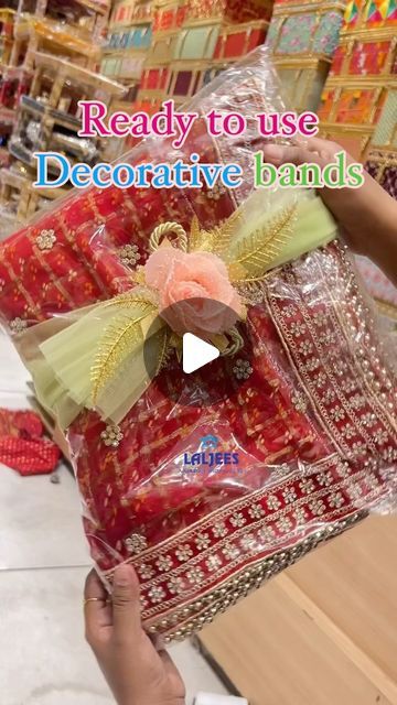 Wedding Gift Wrapping Ideas Indian, Saree Packing, Indian Wedding Gifts, Wedding Gift Pack, Bridal Gift Wrapping Ideas, Central Market, Wedding Store, Indian Saree, Bridal Gift