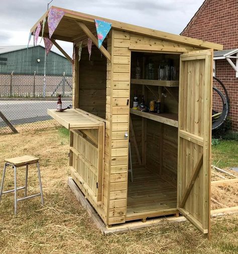 Bar Diy Outdoor, Bar Backyard, Garden Bar Ideas, Garden Bar Shed, Deck Bar, Diy Outdoor Bar, Bar Shed, Bar Diy, Small Cafe Design