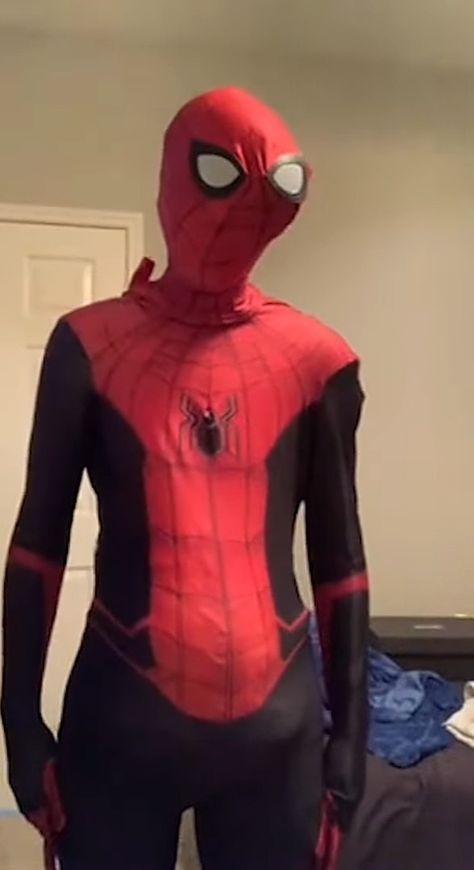 Funny Superhero Costumes, Cosplay Fail, Amazing Spider Man Comic, Spiderman Meme, Spiderman Funny, Spiderman Outfit, Spiderman 1, Spiders Funny, Batman Suit