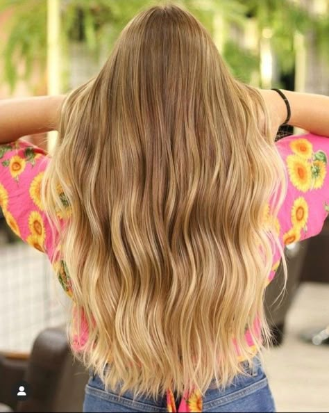 Golden Blonde Ombre, Golden Blonde Hair Color, World Hair, Cabello Hair, Golden Blonde Hair, Blonde Hair Inspiration, Hair Stylies, Hair Color And Cut, Golden Blonde