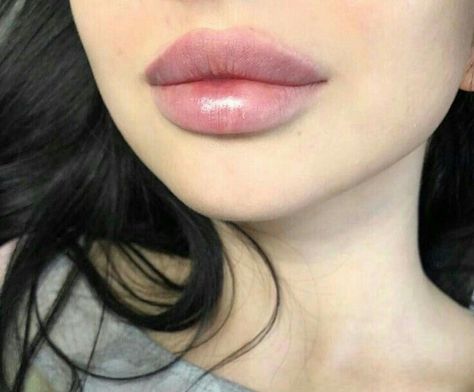 Russian Lip Filler, Perfect Features, Lips Inspiration, Face Fillers, Botox Lips, Corps Idéal, Perfect Nose, Doll Eye Makeup, Lip Filler