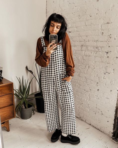 ashley ballard on Instagram: “summer is a hard season for me. i always want it to end quickly because it's a triggering time for my body image struggles. there is so…” Wide Leg Overalls, Gingham Linen, Zara Jumpsuit, Black And White Gingham, Instagram Summer, Zara Pants, Aesthetic Vintage, Body Image, Zara Black