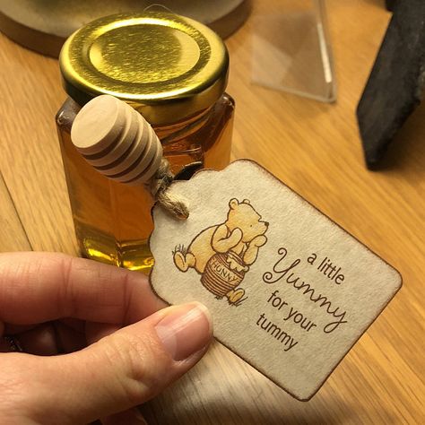 Bookmark Favors, Pooh Bebe, Honey Favors, Winnie The Pooh Baby Shower, Baby Shower Wishes, Disney Baby Shower, Winnie The Pooh Birthday, Baby Shower Tags, Baby Event