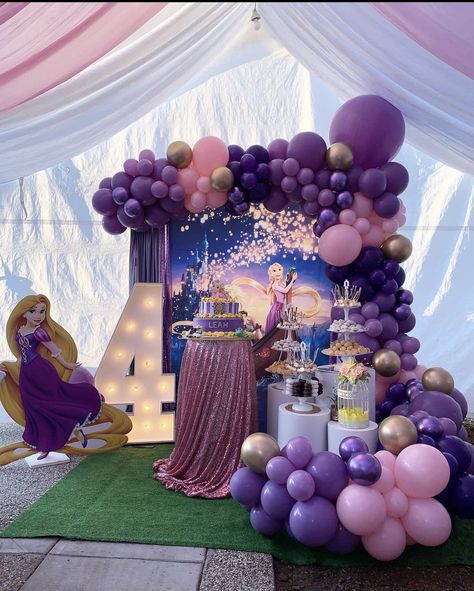 Tangle Party Ideas, Rapunzel Balloon Garland, Rapunzel Birthday Theme, Tangled Backdrop, Tangled Themed Birthday Party, 30th Birthday Background, Princess Theme Party Decorations, Rapunzel Birthday Cake, Disney Princess Theme