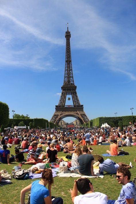 6 UNBLOCKED Locations to capture the Eiffel Tower!  #Paris in #summer, #Eiffel tower picnic, paris arrondissements map, best places to visit in paris, #France Mean Pictures, Eiffel Tower Picnic, The Mona Lisa, Places To Visit In Paris, Paris Photography, The Louvre, Champs Elysees, The Eiffel Tower, Best Places To Visit