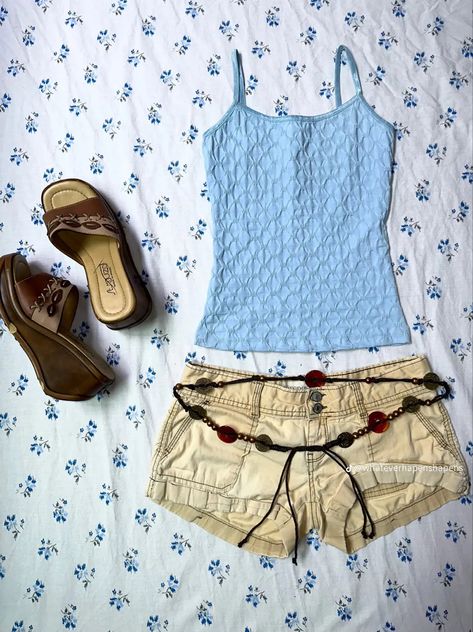 Shorts Ideas Outfit, 2010 Summer Outfits, 00s Summer Outfits, Mermaid Summer Outfits, Summer 24 Outfit Ideas, Dream Clothes Summer, Beachcore Outfit, 2000s Summer Outfits, Outfit Ideas Summer Shorts