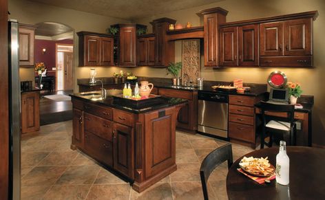 Kitchen Paint Colors With Dark Cabinets, Kitchen With Dark Cabinets, Dark Brown Cabinets Kitchen, Dark Brown Cabinets, Paint For Kitchen Walls, Brown Kitchen Cabinets, Kabinet Dapur, Brown Cabinets, Kitchen Wall Colors