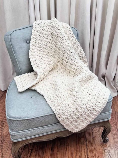 Cream crochet blanket on blue vintage chair. Blanket Crochet Pattern Easy, Crochet Patchwork Blanket, Cozy Diy, Simple Sewing Tutorial, Modern Crochet Blanket, Throw Blanket Pattern, Simple Stitch, Crochet Blanket Pattern Easy, Crochet Sun Hat