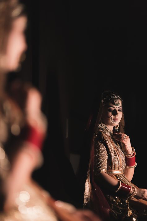 Photographer: Anshul Wadhwa Indian Wedding | Wedding Inspiration | Bridal | Couple Goals | Couple Portraits | Wedding videos | #indianwedding #wittyvows #weddingvideography #couplegoals #happilyeverafter #trending #trendy #must #indianbride #bridalwear #fashion #inspiration #ideas #bridalmakeup #weddingblog #weddingblogger Function Poses, Parlour Shoot, Pose Saree, Bridal Portraits Indoor, Bride Pics, Bride Shoot, Royal Bride, Bride Wedding Photos, Mirror Shots