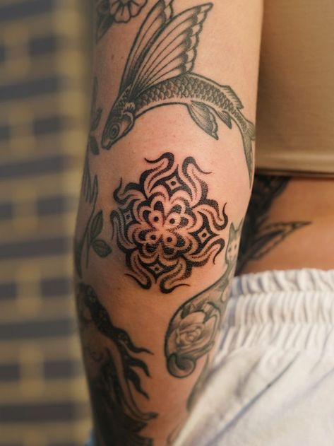 Elbow Ornament Tattoo, Elbow Filler Tattoo, Ornamental Elbow Tattoo, Tattoo Ideas Elbow, Tattoo Around Elbow, Under Elbow Tattoo, Around The Elbow Tattoo, Elbow Ditch Tattoo, Elbow Tattoos For Women