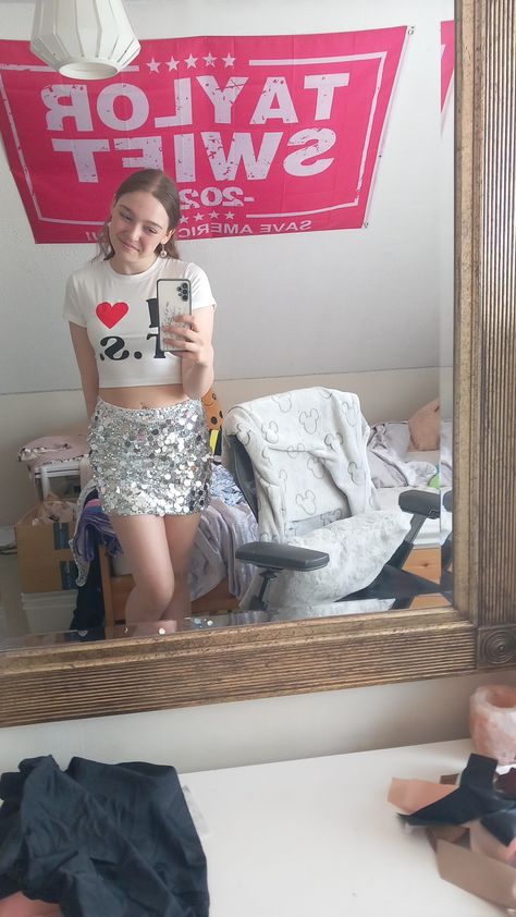 Eras tour, Taylor swift, mirror ball, eras tour outfits, disco shirt, outfit ideas, hair ideas, makeup ideas, pose ideas, selfie, mirror pic Outfits Disco, Pose Ideas Selfie, Eras Tour Outfits, Shirt Outfit Ideas, Eras Tour Taylor Swift, Ideas Pose, Eras Tour Taylor, Selfie Mirror, Disco Shirt