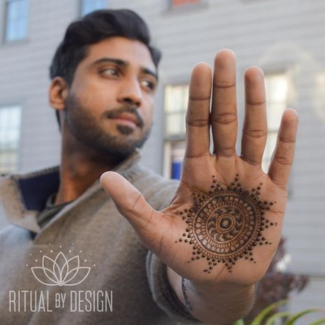 Boys Mehndi Design, Men Henna Tattoo, Mehndi Designs Finger, Henna Hand Designs, Palm Mehndi Design, Simple Mehendi Designs, Henna Designs For Men, Very Simple Mehndi Designs, Engagement Mehndi Designs