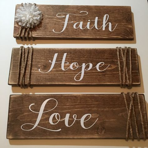 Wooden Plaque Ideas, Plaque Ideas, Faith Hope And Love, Best Woodworking Tools, Wood Pallet Signs, Rustic Wooden Sign, Diy Wood Signs, Pallet Crafts, Pallet Signs