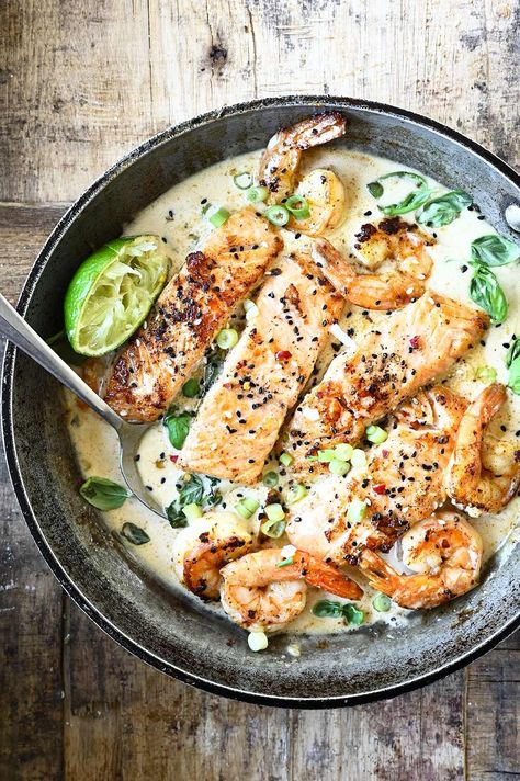 Coconut Salmon with Miso and Shrimps Coconut Salmon, Miso Salmon, Salmon Dishes, Fish Dishes, Seafood Dishes, Sriracha, Salmon Recipes, Fish And Seafood, Food Cravings