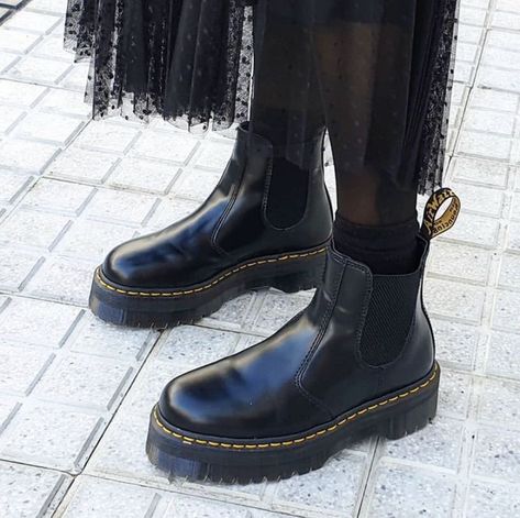 Dr Martens Quad Outfit, Dr Martens 2976 Outfit, Doc Martens Chelsea Boot Outfit, 2976 Quad Platform Chelsea Boot, Dr Martens Quad, Doc Martens Chelsea Boot, How To Style Doc Martens, Chelsea Boot Outfit, Dr Martin Boots