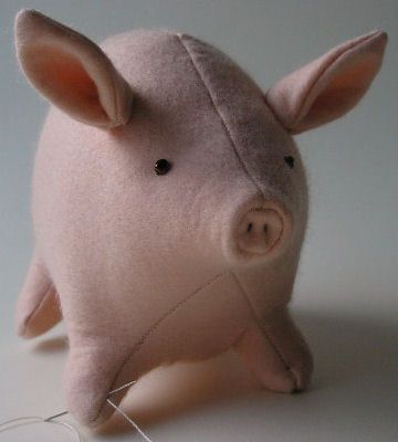 cute piggy pattern Stuffed Pig, Sewing Stuffed Animals, Felt Patterns, Cute Pigs, Sewing Toys, Felt Toys, Diy Stuffed Animals, Soft Sculpture, Animal Dolls