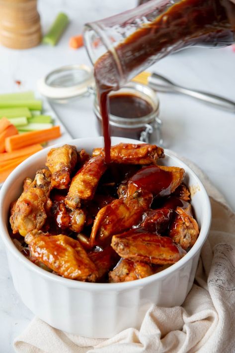 Sweet Whiskey BBQ Sauce - Life She Lives Bacon Bourbon Whiskey Bbq Sauce, Best Wing Sauce, Whiskey Bbq Sauce, Whisky Sauce, Whiskey Sauce, Fried Mac And Cheese, Sweet Bbq Sauce, Crispy Wings, Bbq Wings