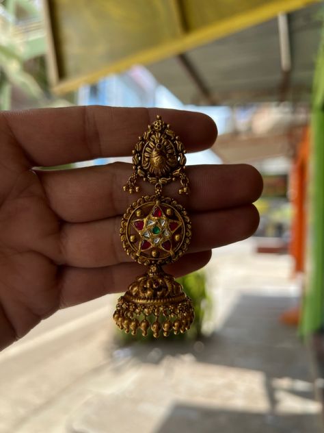 Big Earrings Gold, Gold Jhumka Earrings, Gold Temple Jewellery, Indian Jewelry Earrings, Antique Necklaces Design, Gold Earrings Models, Modern Gold Jewelry, Antique Jewellery Designs, Gold Jewelry Simple Necklace