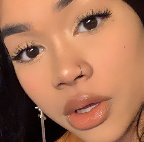 Diy Nose Rings, Cute Nose Piercings, Pretty Nose, Nose Piercing Hoop, Diamond Nose Stud, Eyebrow Makeup Tips, Face Piercings, Cool Piercings, Nose Piercing Jewelry