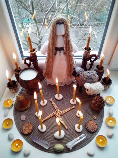 Imbolc Ritual, Wiccan Sabbats, Witchcraft Altar, Pagan Crafts, Witches Altar, Wiccan Altar, Wiccan Witch, Pagan Altar, Pagan Witch