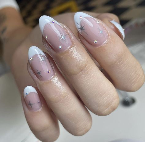 French Tip And Star Nails, Neutral Sparkly Nails, Winter Nail 2023, New Year Nails, Nail 2023, Hoco Nails, Engagement Nails, Silver Nail Designs, White And Silver Nails