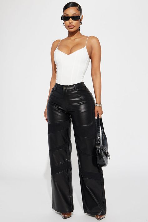 Moto Pants Outfit, Leather Jeans Outfit, Street Fashion Photoshoot, Moto Chic, Leather Pants Outfit, Moto Pants, Fall Attire, Fashion Nova Outfits, Leather Pants Women