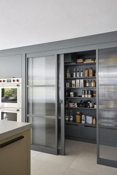 El corredizo. Kitchen Trends 2020, Elegant Kitchen Design, Interior Boho, Kitchen Pantry Design, Diy Kitchen Storage, Elegant Kitchens, Kitchen Trends, Pantry Design, Unique Kitchen