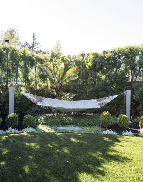 Closed Pergola, Moderne Have, Backyard Hammock, Garden Hammock, Pergola Ideas, Farmhouse Landscaping, Modern Garden Design, Mill Valley, Big Garden