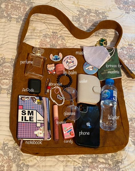 What’s In My Crossbody Bag, Purse Must Haves Items, Purse Necessities, School Backpack Essentials, What's In My Backpack, Everyday Bag Essentials, What's In My Purse, What's In My Bag, Tods Bag