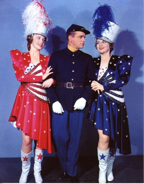 “Yankee Doodle Dandy", 1942 Yankee Doodle Dandy, Joan Leslie, Yankee Doodle, James Cagney, 8x10 Photo, Rustic Design, Dandy, Doodles, Entertainment