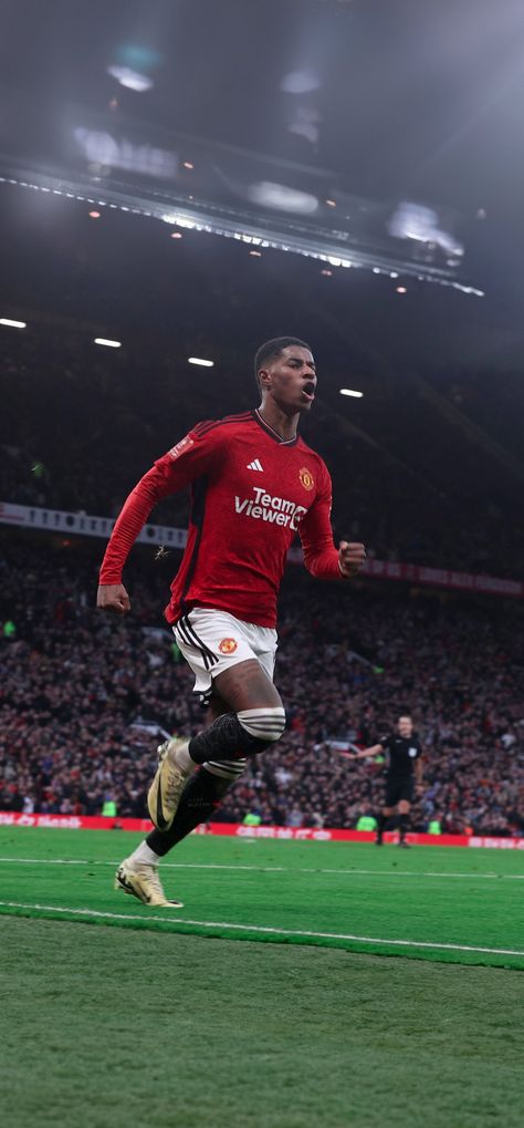 Rashford Vs Liverpool, Cold Pics, Soccer Wallpapers, Liverpool Wallpapers, United Wallpaper, Football Players Photos, Manchester United Wallpaper, Manchester United Fans, Marcus Rashford