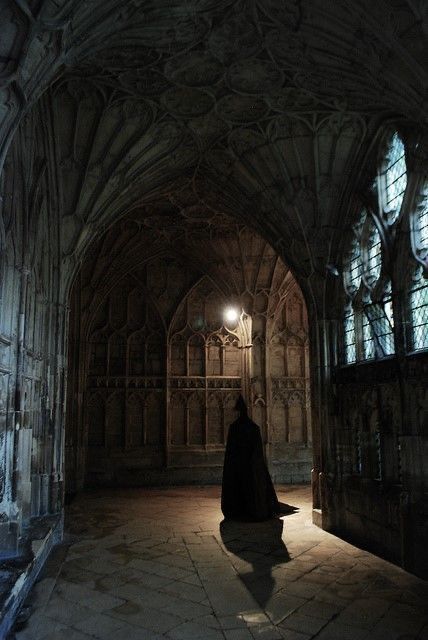 Hogwarts corridors Hogwarts Reality Shift, Dark Hogwarts Aesthetic, Hogwarts Corridor, Smaugust 2024, Theodor Nott, Shifting Hogwarts, Wicked Aesthetic, Shifting Aesthetic, Hogwarts Shifting