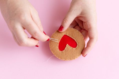 Craft: Valentine's Day ❤️ sweet felt craft cookie | makemeiconic Felt Valentine, Plush Craft, Heart Cookie, Felt Craft, Heart Cookies, Sewing Needle, Valentine Crafts, Felt Crafts, Cotton Thread