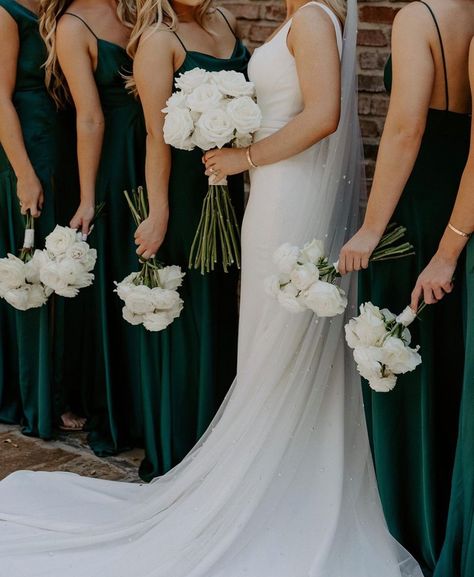 Emerald Gown, Modern Bridal Bouquets, Forest Green Wedding, White Bouquets, Draped Gown, Drape Gowns, Fame And Partners, White Wedding Bouquets, Modern Bridal