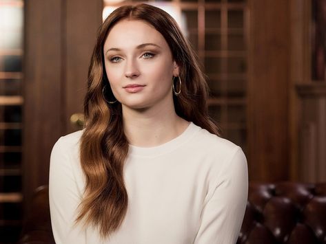 Sophie Turner Xmen, Sophie Turner Tattoo, Sophie Turner Body, Sophie Turner Photoshoot, Sophia Turner, Wella Hair, Sansa Stark, Lucille Ball, Joe Jonas