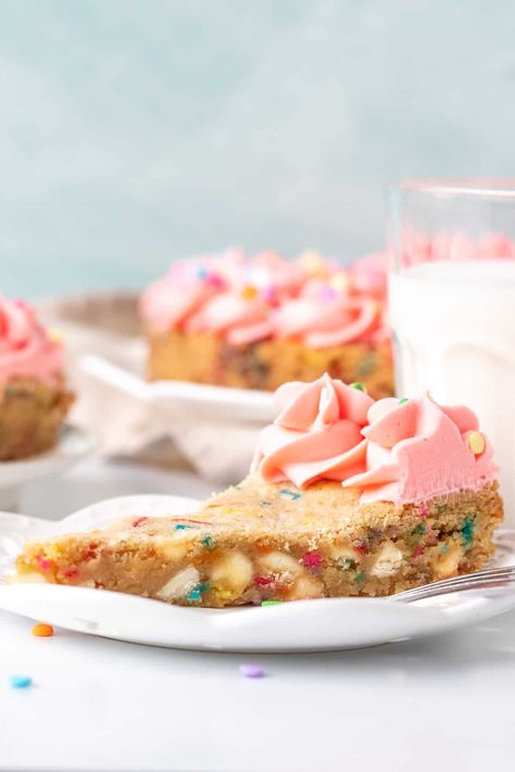 Funfetti Cookie Cake, Funfetti Cookies, Sprinkles Recipe, Dry Measuring Cups, Sprinkle Cookies, Delicious Donuts, Cookie Frosting, Crumb Cake, Creamed Eggs