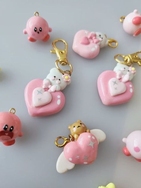 Kawaii Ideas, Clay Models, Polymer Art, Keychain Charms, Clay Keychain, Diy Air Dry Clay, Clay Diy Projects, How To Make Clay, Clay Craft