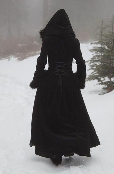 Victorian Cloak, Winter Christmas Outfits, Victorian Winter, Christmas Outfit Aesthetic, Plus Size Hoodie, Medieval Costume, Goth Dress, New Years Eve Outfits, Cotton Long Sleeve Shirt