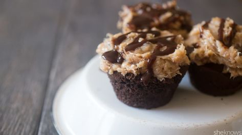 Nobody will guess that these drool-worthy German chocolate cupcakes started with a boxed cake mix. German Chocolate Cupcakes, Boxed Cake Mixes Recipes, German Chocolate Cake Mix, Snack Cakes, Cake Hacks, Coconut Frosting, Cupcake Recipes Chocolate, Chocolate Wedding Cake, German Chocolate Cake