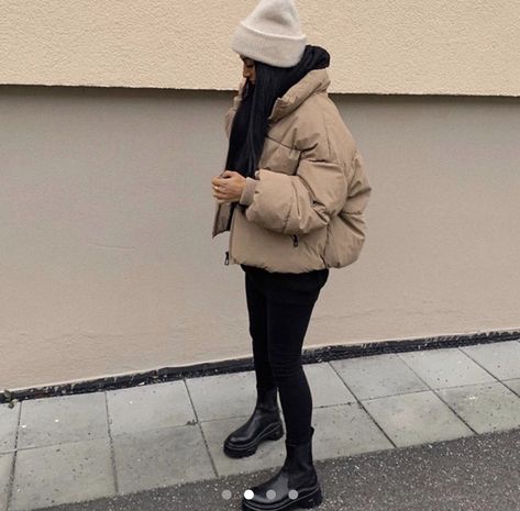 Beige Puffer Outfit, Nude Puffer Jacket Outfit, Nude Jacket Outfit, Khaki Puffer Jacket Outfit, Cream Puffer Jacket Outfit, Beige Puffer Jacket Outfit, Short Puffer Jacket Outfit, Beige Winter Jacket, Beige Short Coat