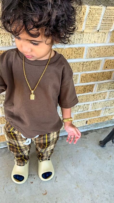 Children’s fashion plaid pants slides brown tshirt kids clothes boy girl outfit Cute Toddlers Boys, Black Toddler Boy Outfits, Little Boy Style Outfits, Baby Style Boy, Toddler Boy Outfits Black Boys, Kid Boy Outfits, Boy Kids Outfits, Baby Boy Aesthetics, Baby Boy Fits