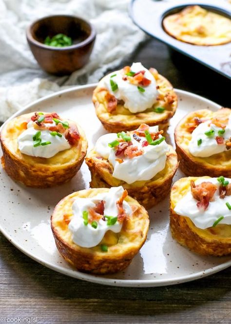 Muffin-Tin-Potato-And-Bacon-Cups-Recipe Muffin Tin Potatoes, Baked Potato Bites, Loaded Baked Potato Bites, Beef And Cheddar, Bacon Cups, Loaded Potato Skins, Irish Potato, Corn Beef, Instant Mashed Potatoes