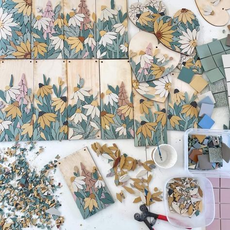 Mosaic Tile Projects, Mosaic Tiles Diy, Tile Mosaic Art, Tiles Diy, Dream Salon, Mosaic Art Diy, Floral Mosaic, Mosaic Tile Art, Flower Tile