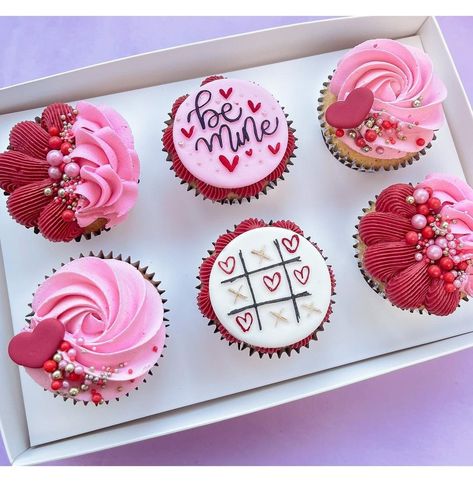 Vday Dessert, Valentines Cupcakes Decoration, Valentines Bakery, Valentines Cakes And Cupcakes, Valentines Cakes, Valentine Cupcakes, Romantic Desserts, Valentine Sugar Cookies, Valentines Baking