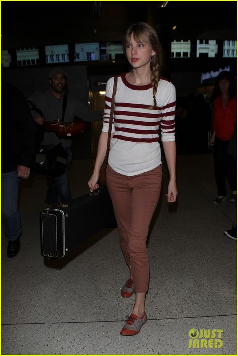 Taylor Swift Photos, Taylor Swift Street Style, Monday February, Lax Airport, Best Friend Love, Swift Photo, Old Singers, The Lorax, 22 Years Old