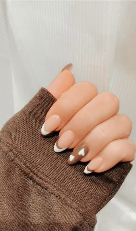 Beige Aesthetic Nails, Fall Color Nail Designs, Nails Late Summer, Late Summer Nail Ideas, Late Summer Early Fall Nails, Unique Fall Nails, Fall Themed Nails, Nails Early Fall, Fun Fall Nails