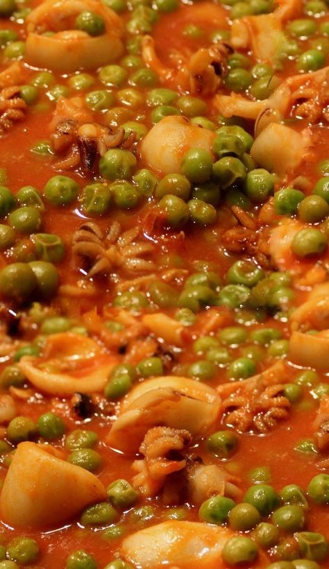 Pasta And Peas Red Sauce, Italian Cousine, Cuttlefish Recipes, Tomatoes Sauce, Vegetable Pasta Recipes, Classic Italian Dishes, Pea Recipes, Vegetable Pasta, Vegetable Puree