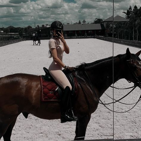 Horse Riding Aesthetic Girl, Horse Riding Outfit Aesthetic, Aesthetic Horse Riding, Horseback Riding Aesthetic, Riding Aesthetic, Aesthetic Horse, Erin Williams, Horse Riding Aesthetic, Horseback Riding Outfits