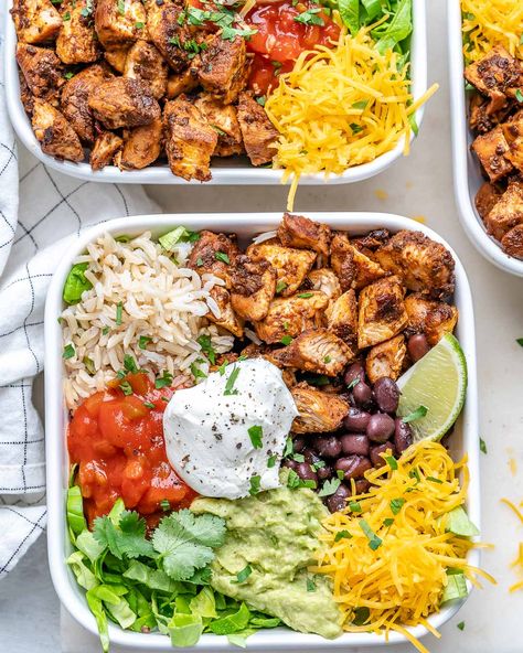 Copycat Chipotle Chicken Burrito, Copycat Chipotle Chicken, Chipotle Chicken Burrito, Chicken Burrito Bowls, Copycat Chipotle, Healthy Bowls Recipes, Chicken Burrito, Dinner Plans, Burrito Bowls